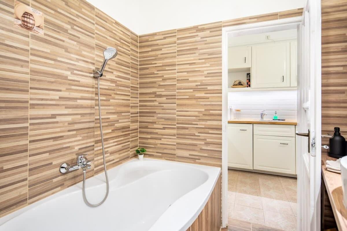 Convenient Apartment At Gastro Driven Location Budapest Luaran gambar