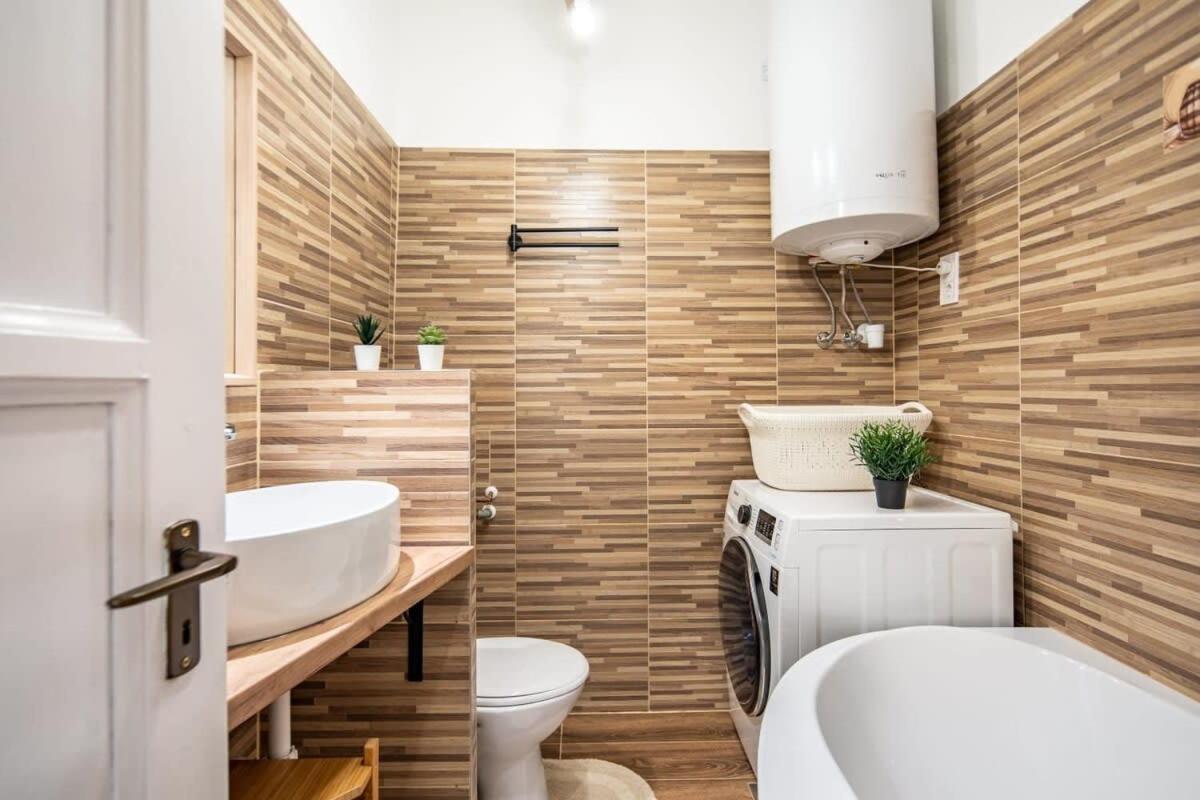 Convenient Apartment At Gastro Driven Location Budapest Luaran gambar